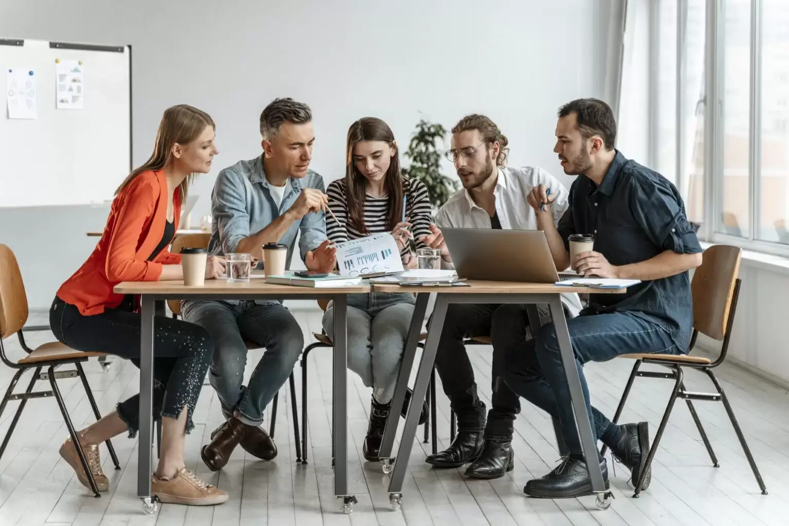 businesspeople meeting office working 1 1536x1025 1